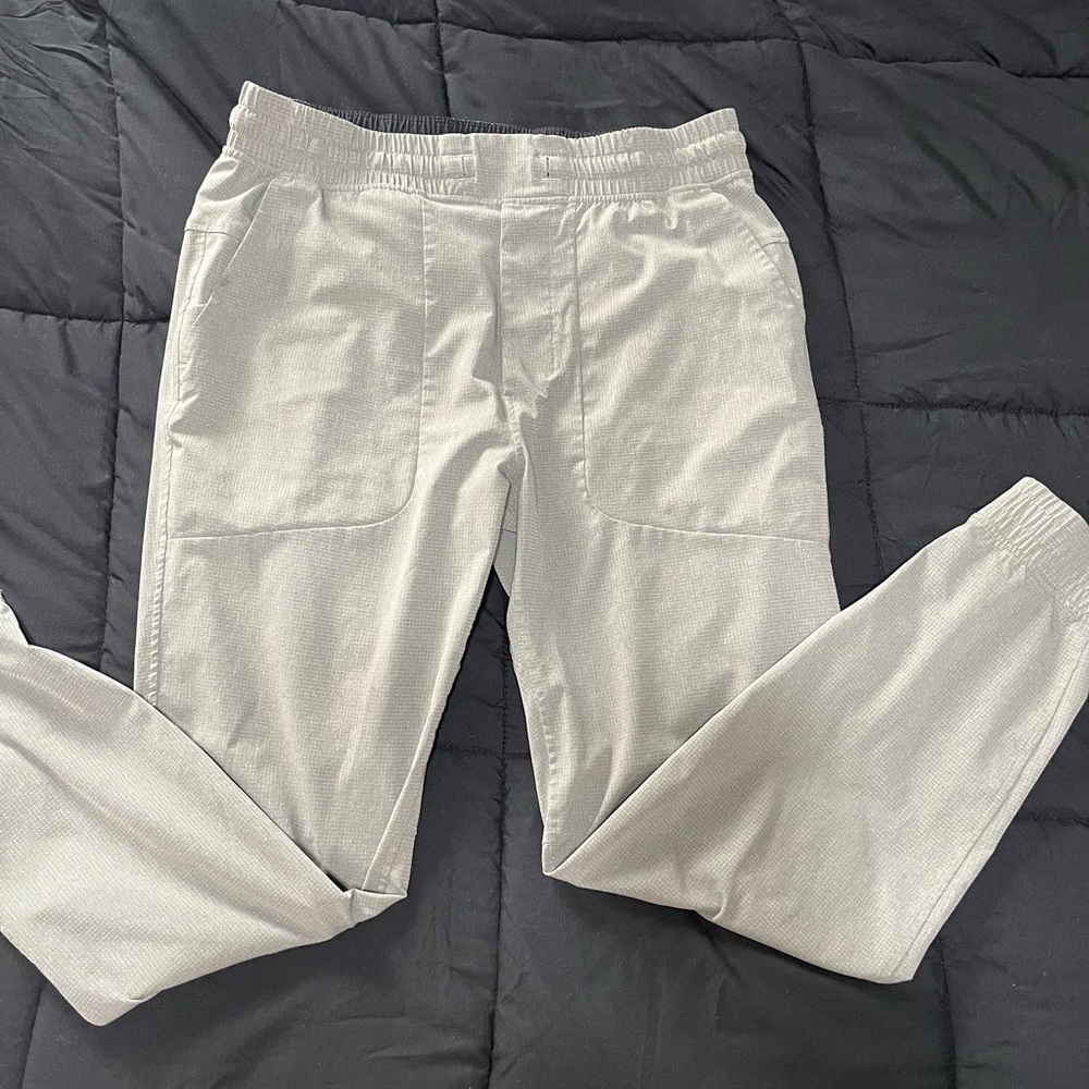 Lululemon license to train joggers